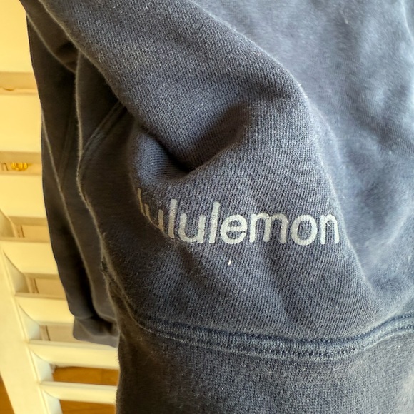 Lululemon Navy Blue Women's Cropped Sweatshirt sz s/M - Picture 3 of 3